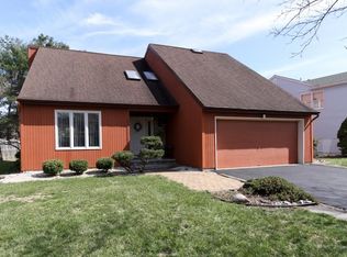 6 Holly Ct, Middlesex, NJ 08846