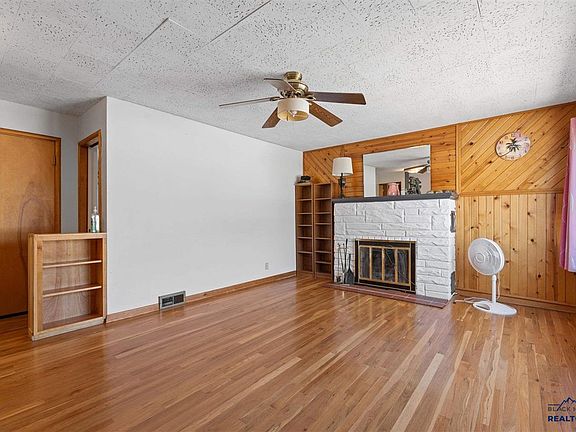 2nd image of 611 Saint Patrick St