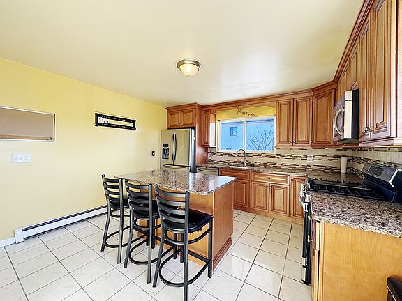3rd image of 378 Hylan Blvd