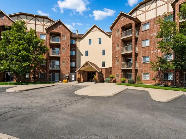 3160 Wildwood Dr #217, Windsor, ON N8R 2K8