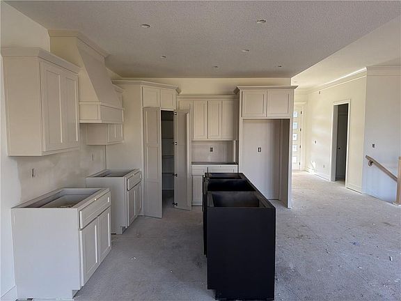 4th image of 4710 NE 86th Ter