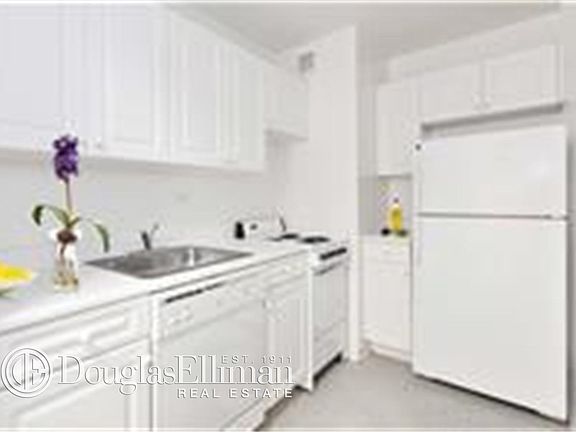 2nd image of 50 W 34th St APT 08A12