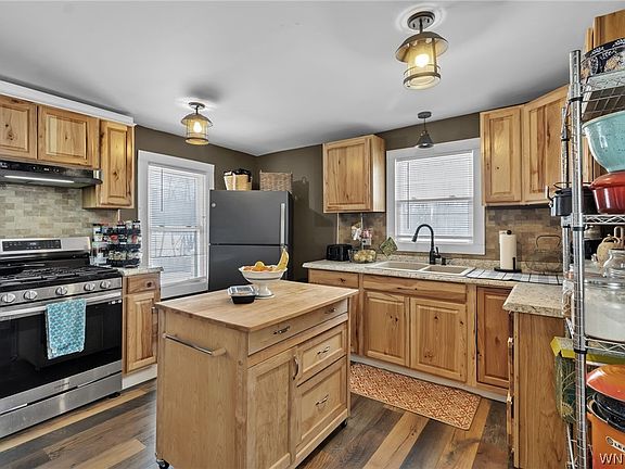 4th image of 14115 Ridge Rd W