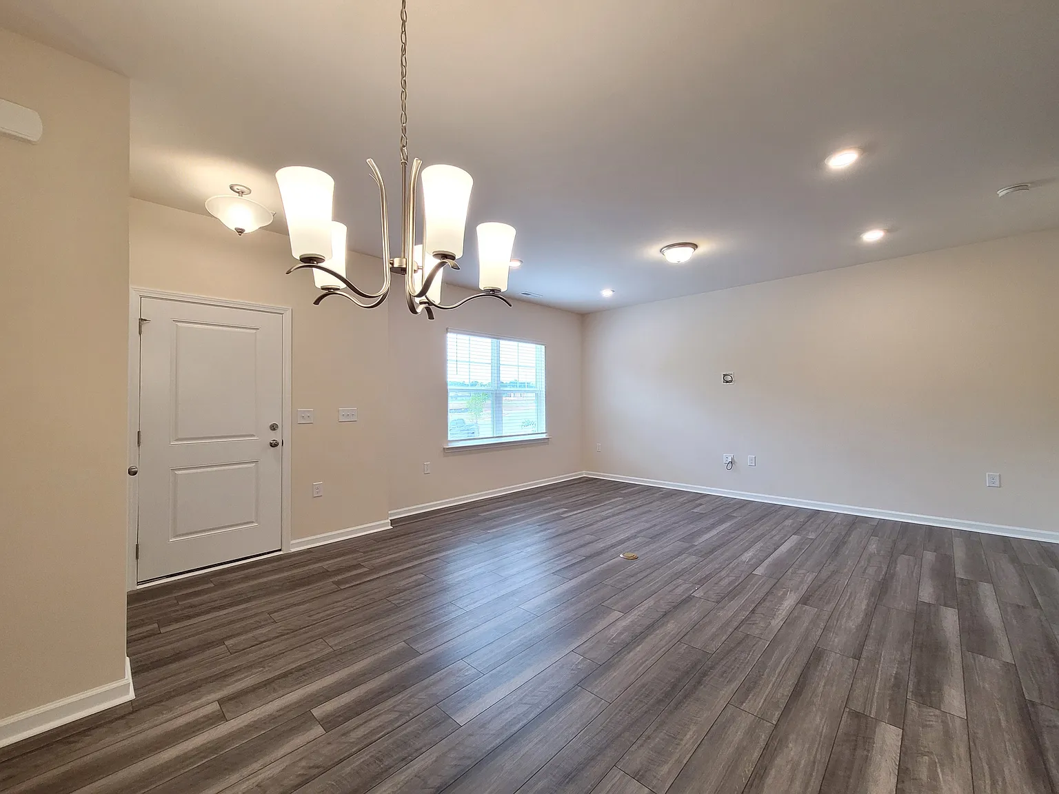 3 bed, 2.5 bath, 1735 sqft, $1,980 — Photo 4