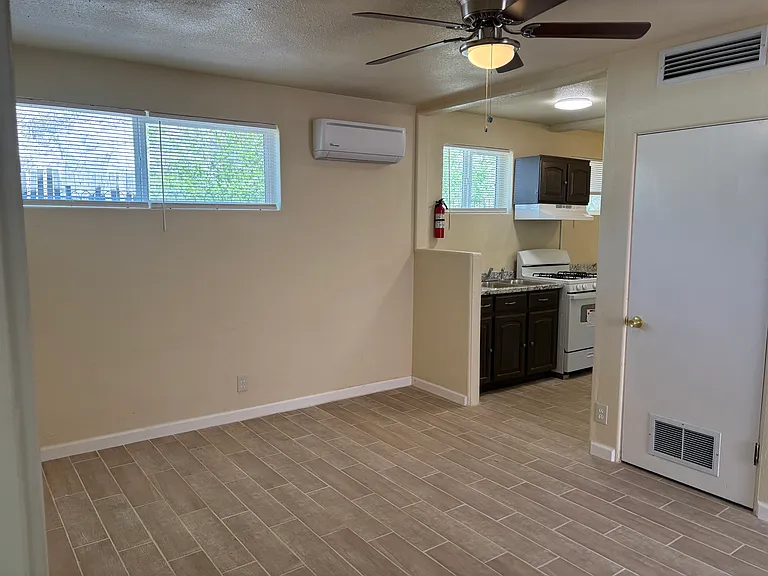 340 N Wayside Dr #C — Photo 5