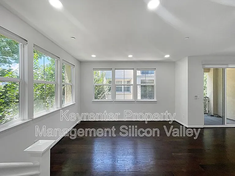638 Cedarville Ln — Photo 4