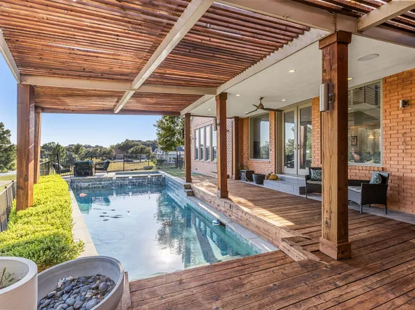 7702 Lakecrest Cir, Irving, TX 75063