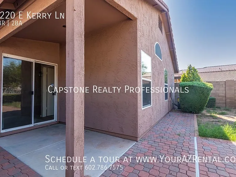 3220 E Kerry Ln — Photo 15