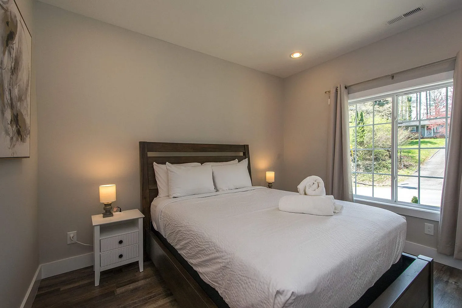 2 bed, 2.0 bath, 990 sqft, $3,041 — Photo 2