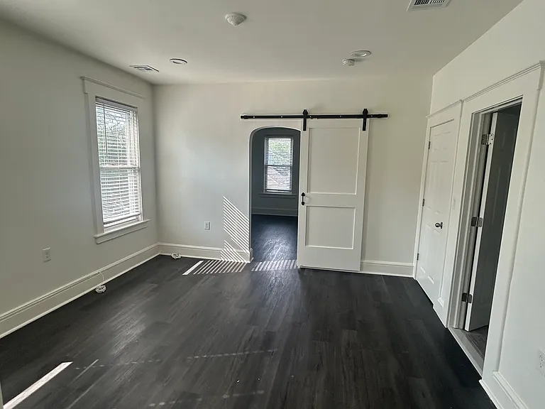 100 Winslow Pl — Photo 4