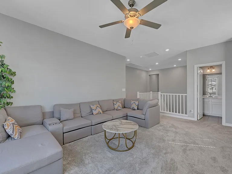 12321 Silvana St — Photo 37