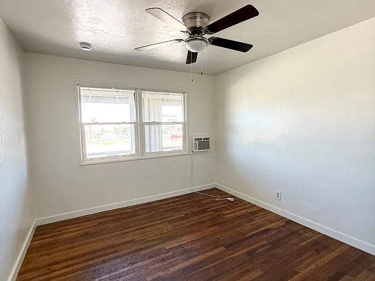 1940 E Hunter Ave — Photo 6