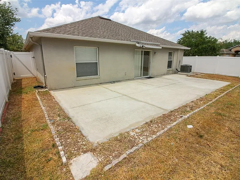 1702 Holton Rd — Photo 23
