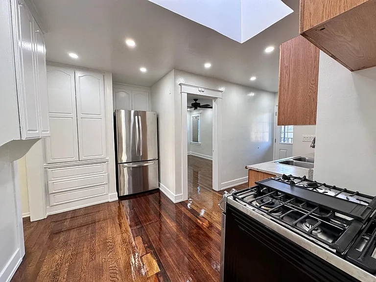 242 1/2 Coronado Ave — Photo 14