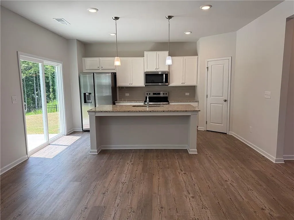 4 bed, 3.5 bath, 2270 sqft, $2,400 — Photo 2