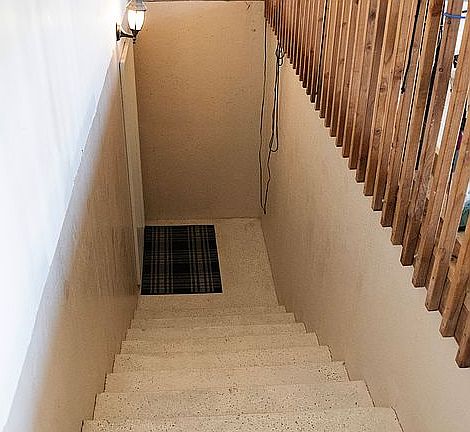 Entrance into basement