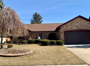 40438 Kinburn Dr, Sterling Heights, MI 48310