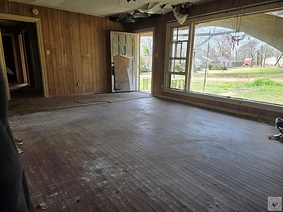 3rd image of 202 Maple St