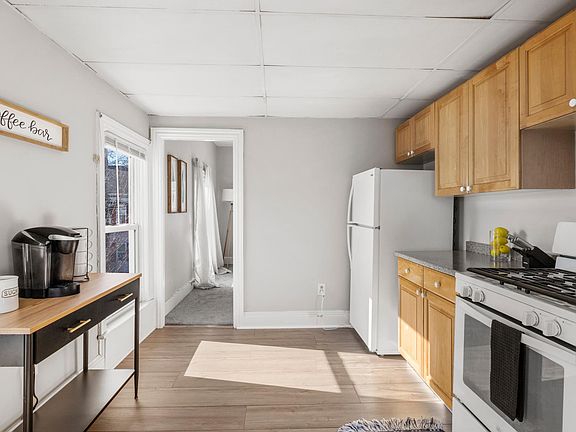 5th image of 141 Grove St Floor 2
