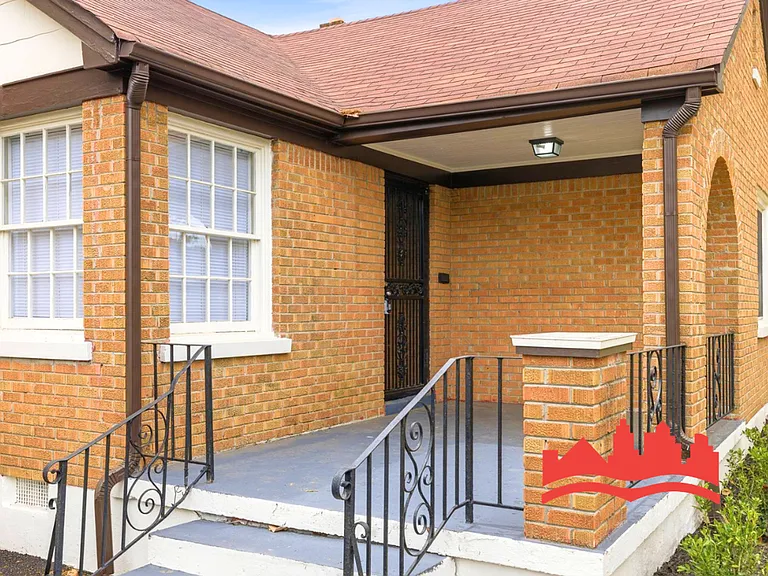 755 E McKellar Ave — Photo 5