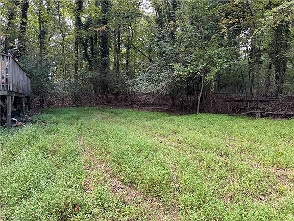 5th image of 401 Dogwood Cir