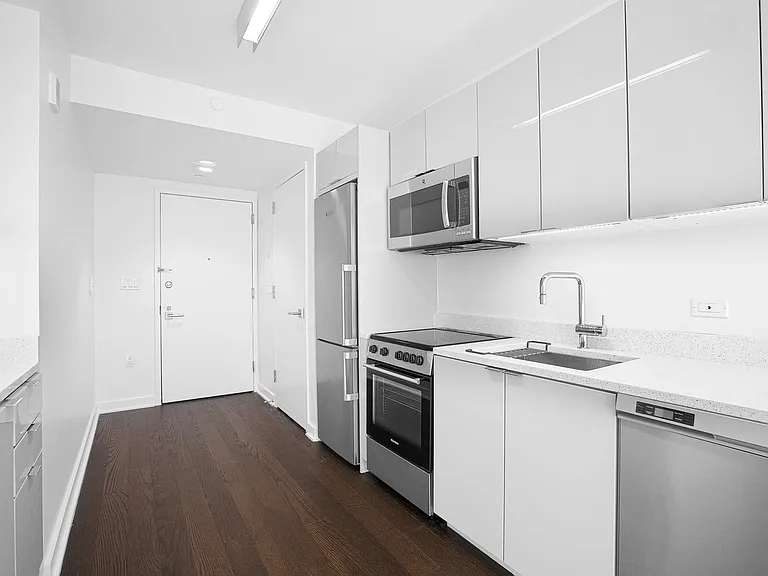 400 W 113th St #1417 — Photo 1