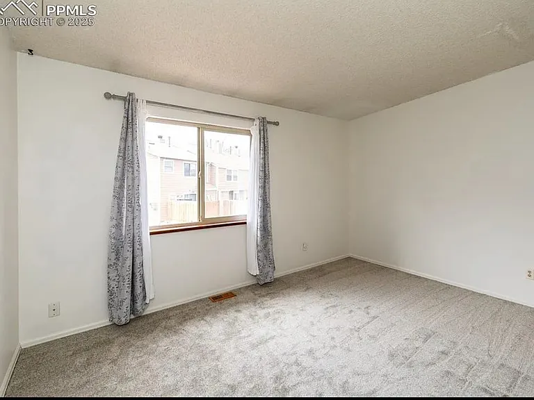 3924 Berkley Ct — Photo 11