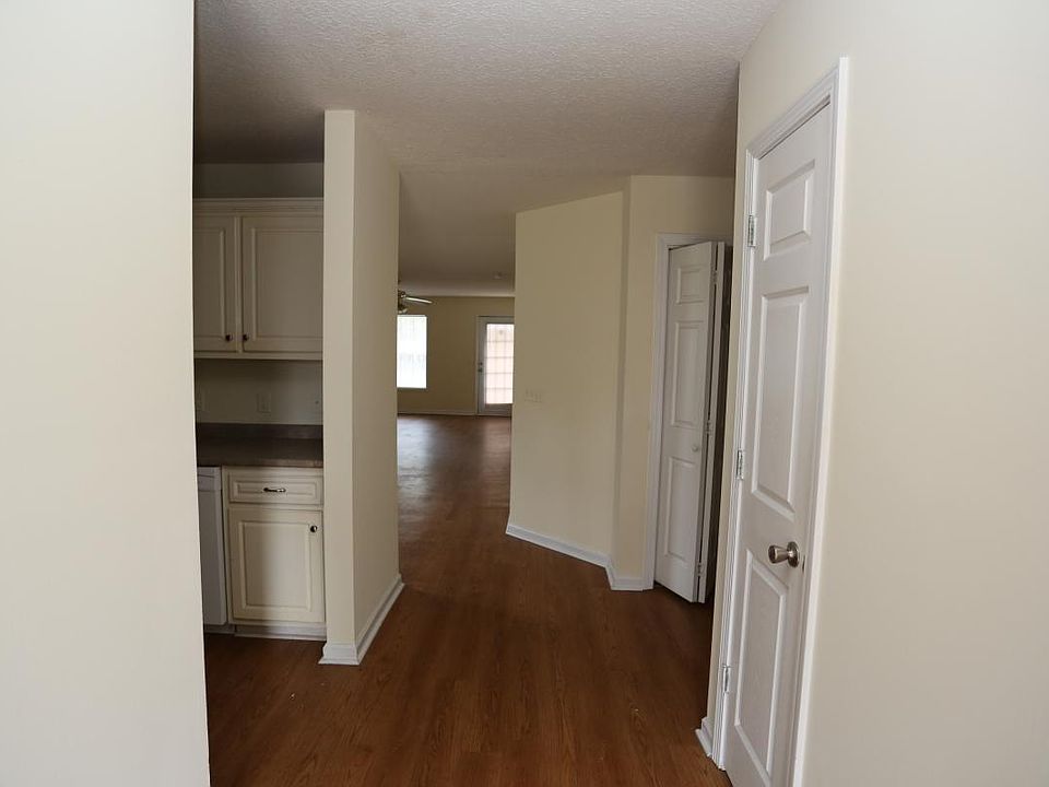 1st image of 107 Lindsay Ct #A