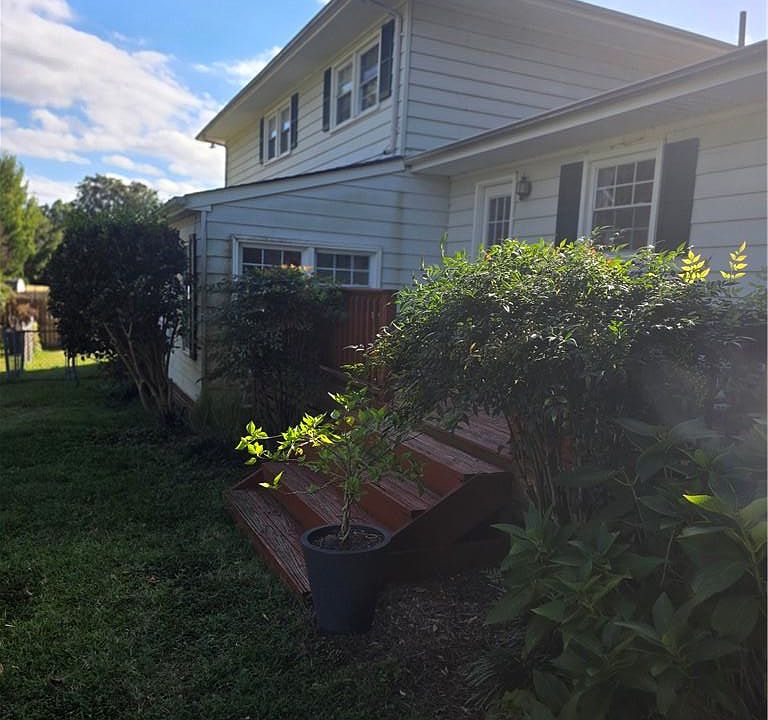 2nd image of 122 Kitty Dr