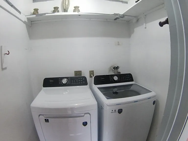 556 Capri Park #L — Photo 29