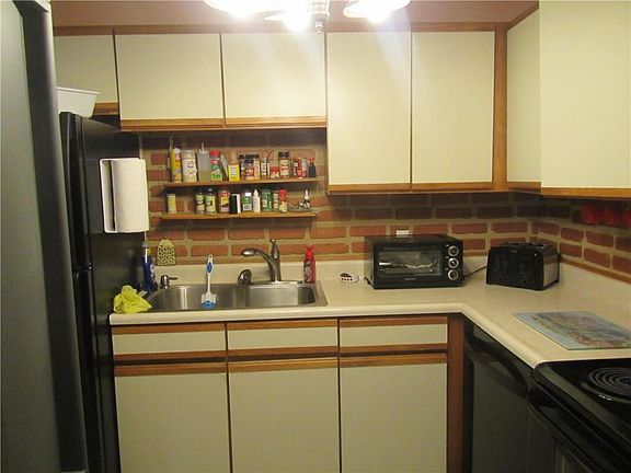 5th image of 2 Angle St APT 4