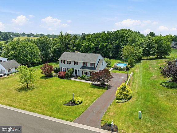 3rd image of 766 Eisenhauer Dr