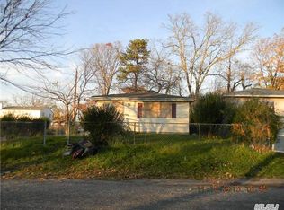 3 Elm St, Wyandanch, NY 11798