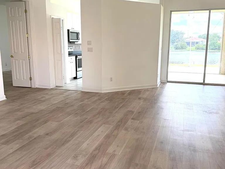 702 SW Aruba Bay — Photo 3