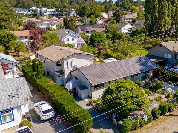 862 Canterbury Rd, Saanich, BC V8X 3E6