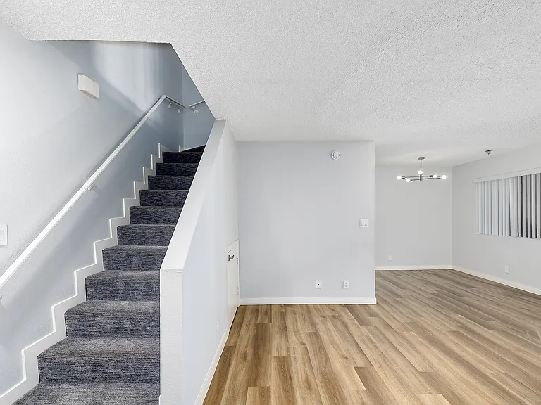 13929 Vanowen St — Photo 15