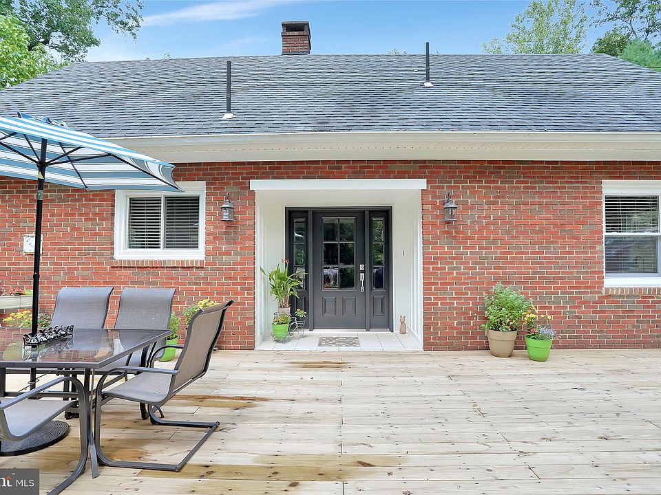 1st image of 243 Persimmon Dr