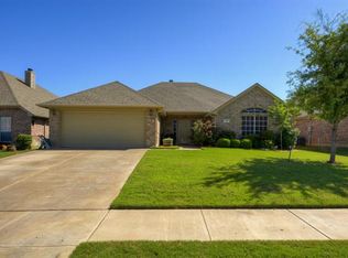 728 Morgan Dr, Burleson, TX 76028