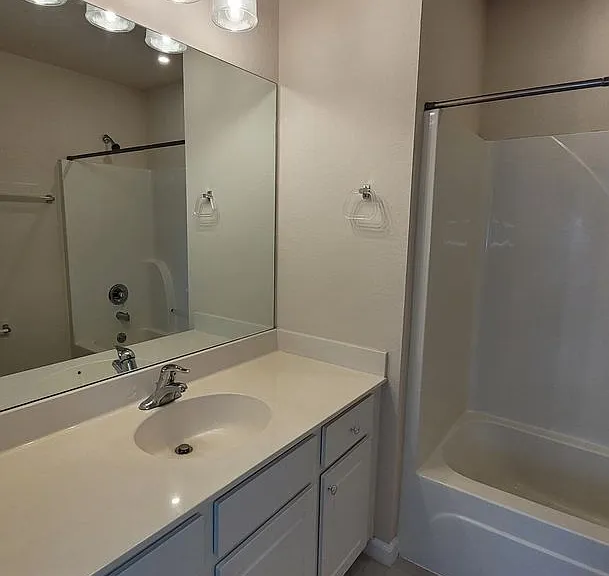 208 Student Union St — Photo 11