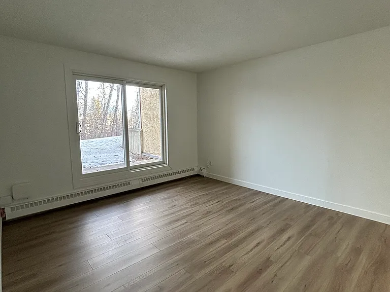 4 Hooper Cres NW — Photo 30