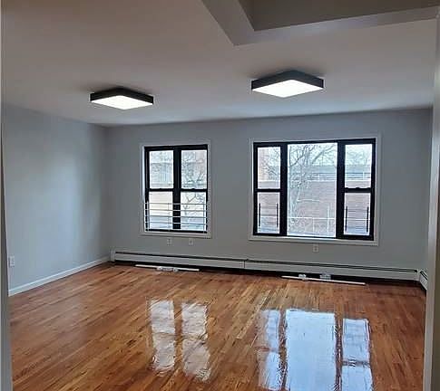 4th image of 696 Lincoln Ave APT 3