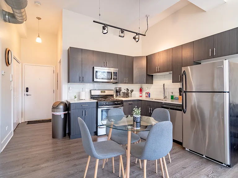 2112 S Michigan Ave #2 — Photo 5