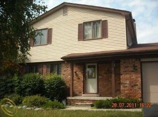 691 Oxhill Ct, White Lake, MI