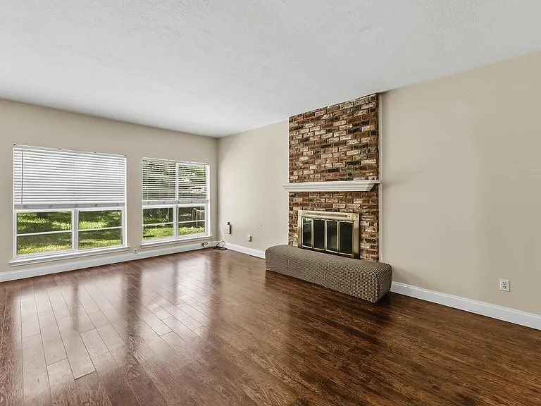 401 Woodmont Dr — Photo 8