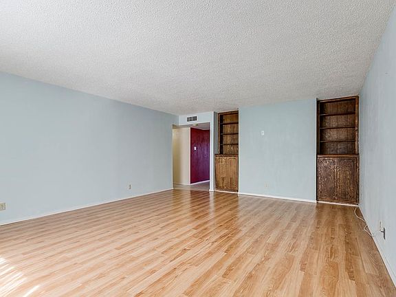 4th image of 2460B University Ave