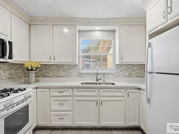 5th image of 1604 Arthur St