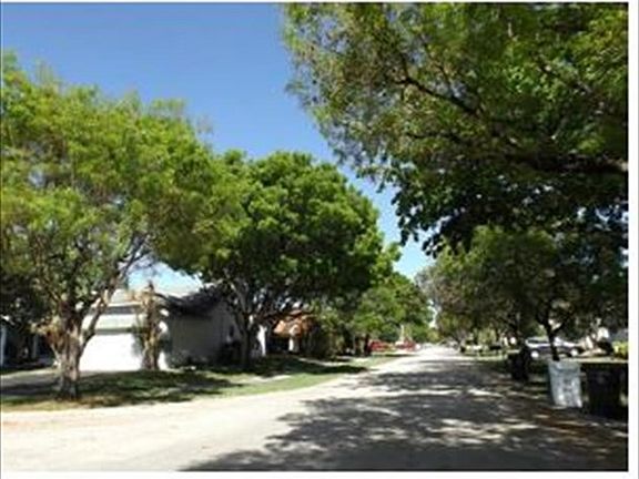 5th image of 5328 NW 51st Ct
