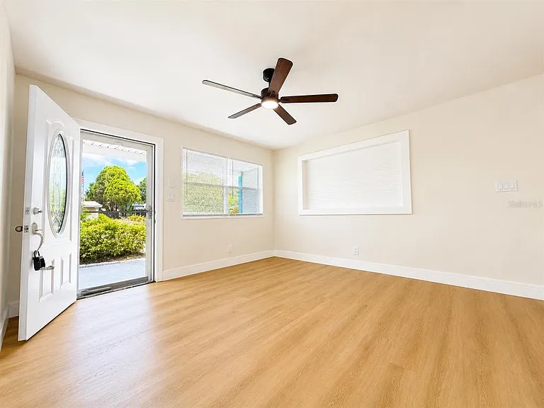 4409 W Trilby Ave — Photo 2