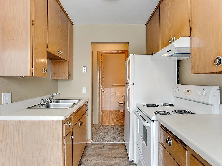 Rivercliff Apartments — Photo 8