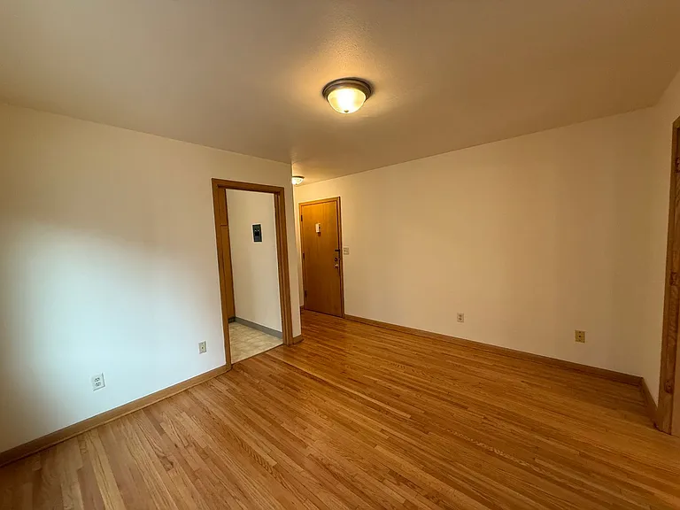 643 Cleveland Ave S — Photo 26